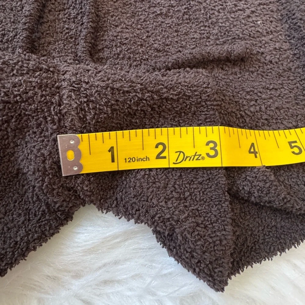 UNIQLO Size S Soft Fluffy Shorts in Dark Brown